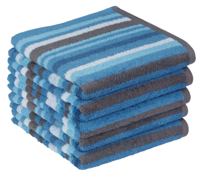 Mehrere blau, weiß, schwarz gestreifte Handtücher, die gefaltet übereinander gestapelt wurden 